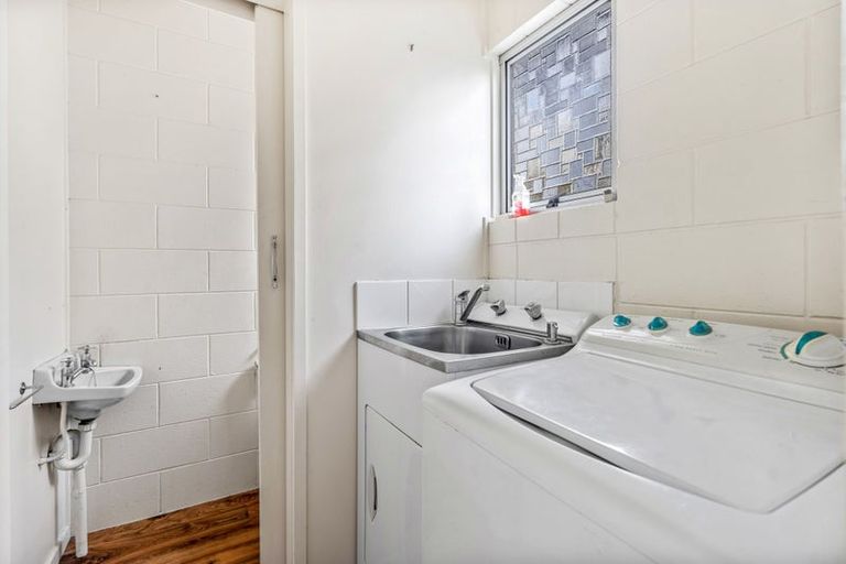 Photo of property in 2/5 Second Avenue, Avenues, Whangarei, 0110