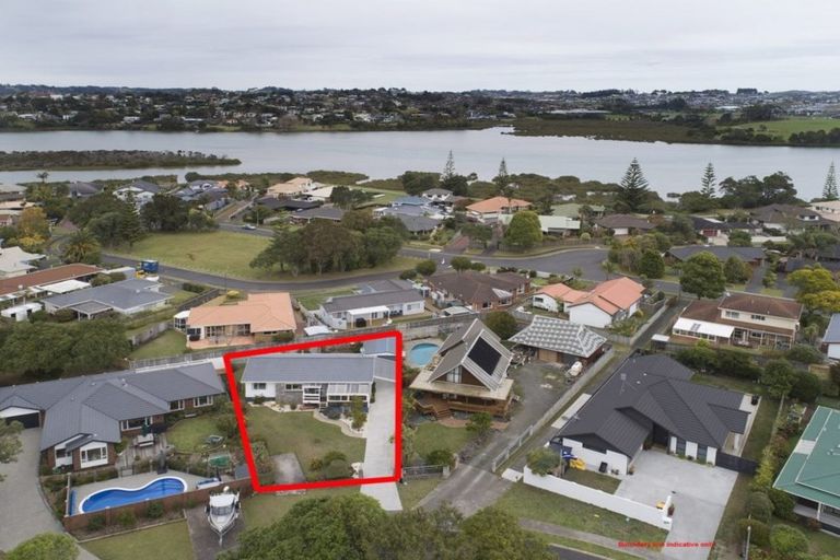 Photo of property in 14 Nickell Place, Orewa, 0931