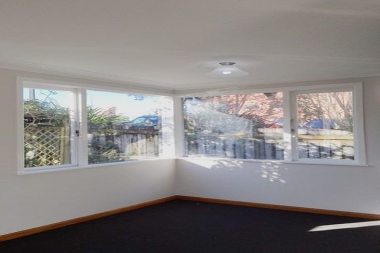 Photo of property in 6 Peach Road, Glenfield, Auckland, 0629