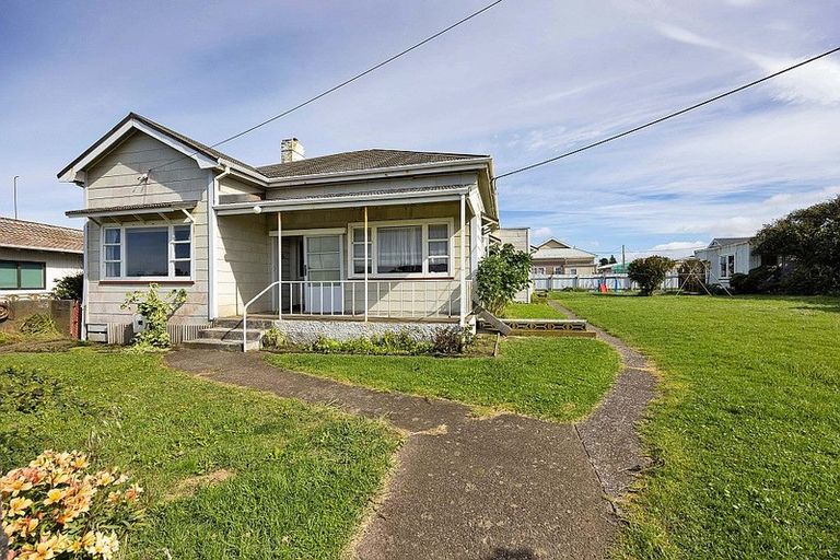 Photo of property in 6 Lincoln Street, Patea, 4520