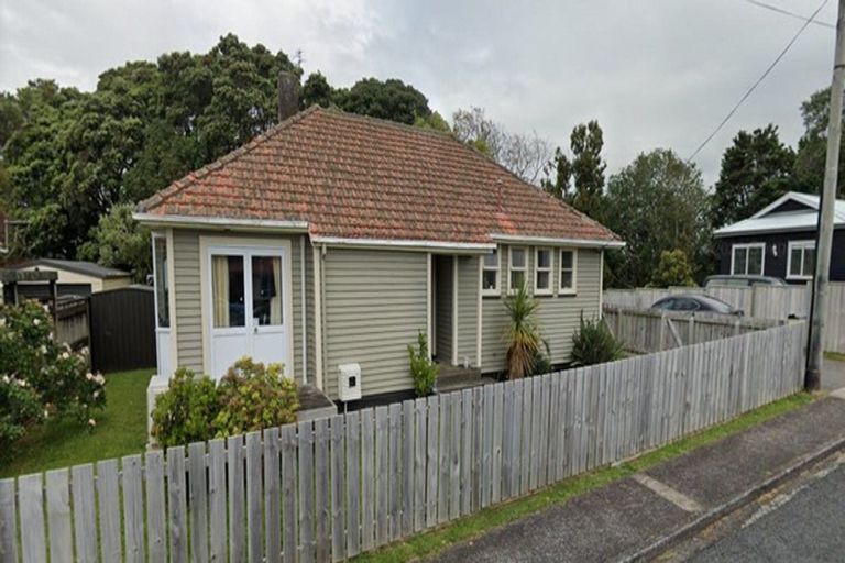 Photo of property in 121 Frankley Road, Frankleigh Park, New Plymouth, 4310