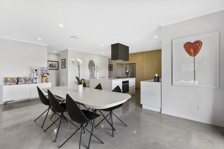 Photo of property in 5a Tupuhi Place, Highlands Park, New Plymouth, 4312