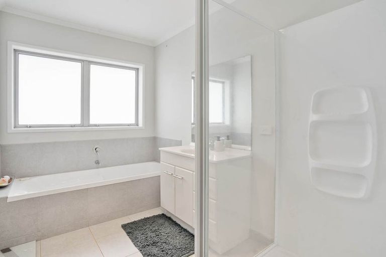 Photo of property in 16 Moira Drive, Tuakau, 2121