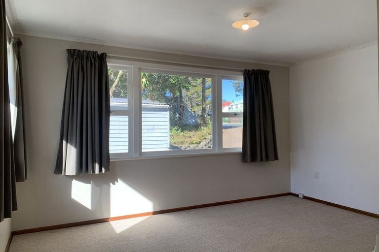 Photo of property in 50 Edmonton Road, Henderson, Auckland, 0612