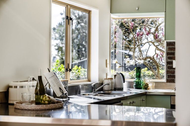 Photo of property in 6 Forest Hill Road, Henderson, Auckland, 0612