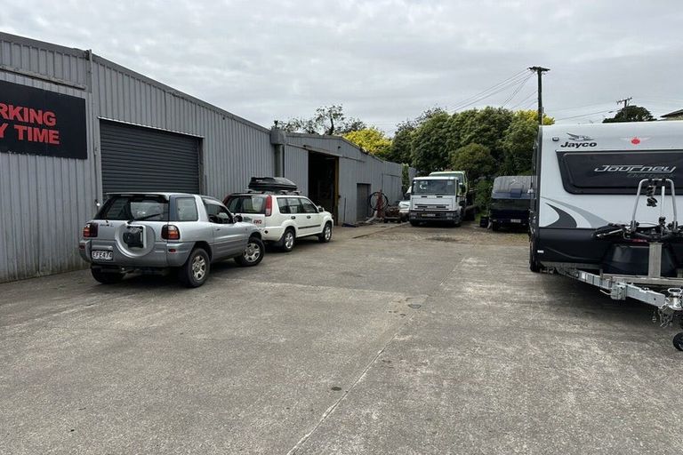 Photo of property in 2 Atiawa Street, Glen Avon, New Plymouth, 4312