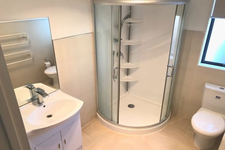 Photo of property in 39a Triangle Road, Massey, Auckland, 0614