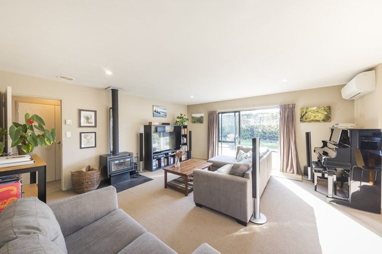 Photo of property in 17 Walnut Grove, Kelvin Grove, Palmerston North, 4414