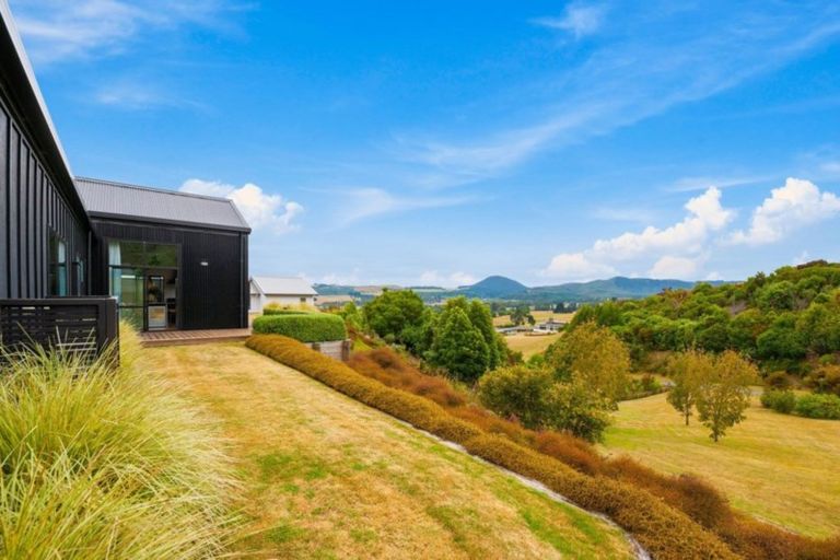 Photo of property in 2 Peregrine Place, Kinloch, Taupo, 3377