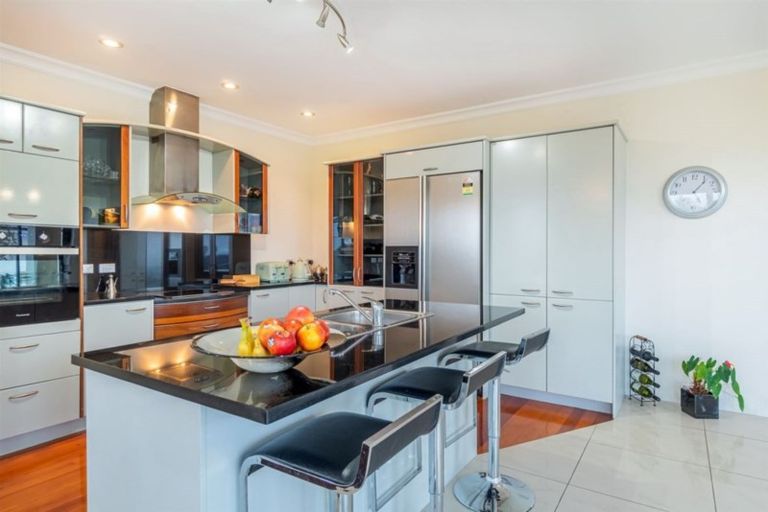 Photo of property in 34a Seaview Road, Castor Bay, Auckland, 0620