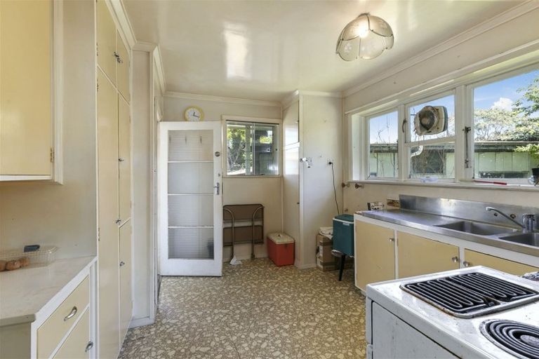 Photo of property in 9 Foster Street, Taita, Lower Hutt, 5011