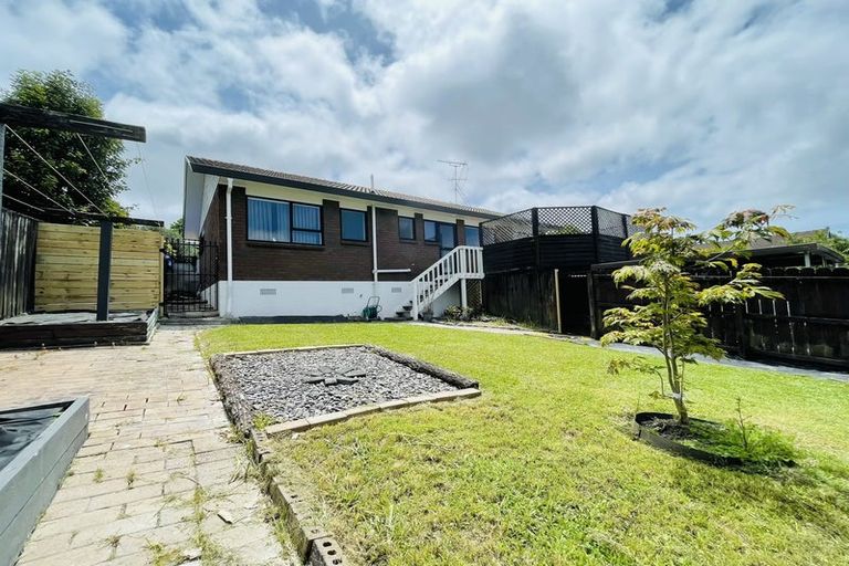 Photo of property in 1 John Webster Place, Glen Eden, Auckland, 0602