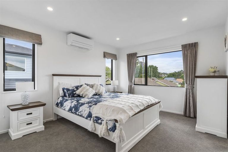 Photo of property in 10 Huaota Place, Botany Downs, Auckland, 2010