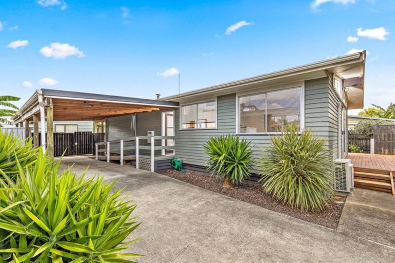 Photo of property in 7 Mary Keane Lane, Parakai, 0830