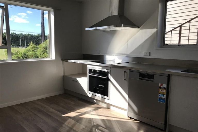 Photo of property in 98 Harbour Terrace, North Dunedin, Dunedin, 9016