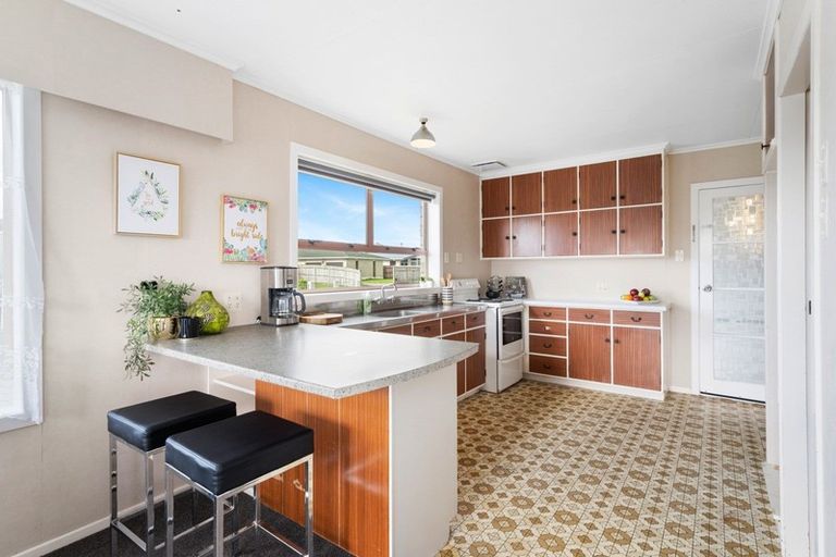 Photo of property in 2 Park Lane, Waitara, 4320