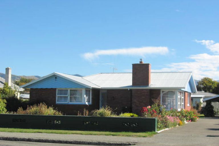 Photo of property in 24 Rhodes Street, Waimate, 7924