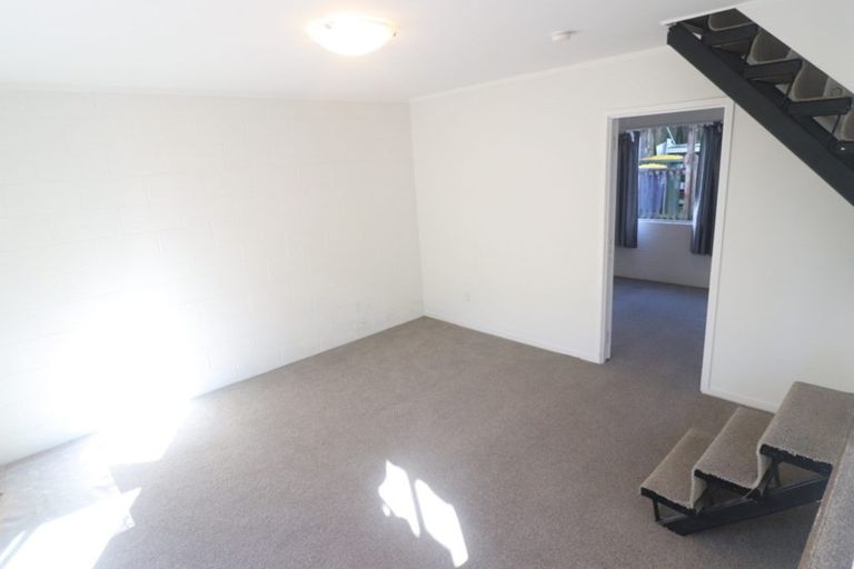 Photo of property in 3/52 Fruitvale Road, New Lynn, Auckland, 0600