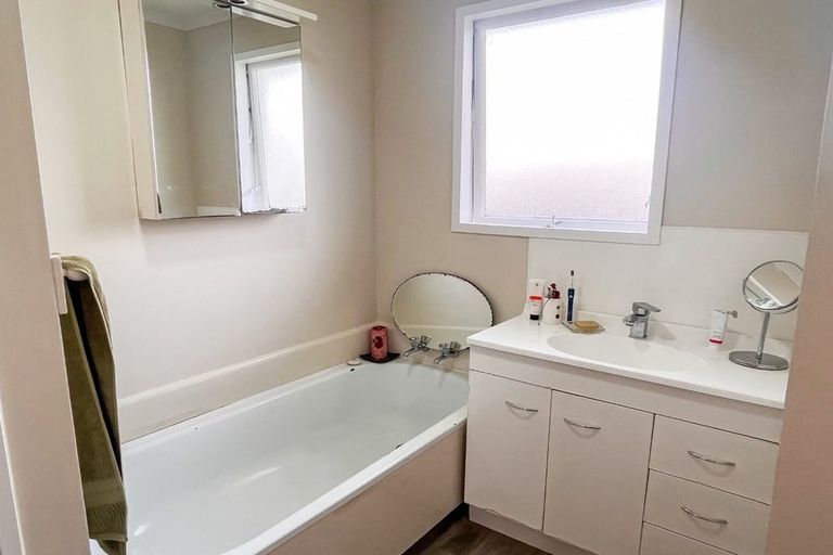 Photo of property in 2/29 Kuaka Crescent, Bromley, Christchurch, 8062