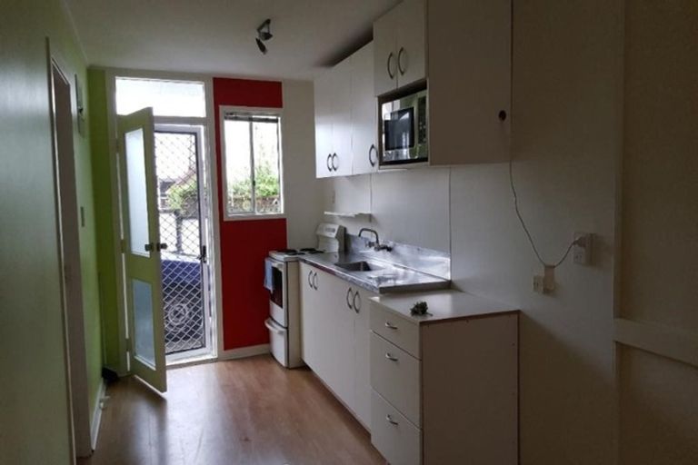 Photo of property in 2/35 Mana Esplanade, Paremata, Porirua, 5026