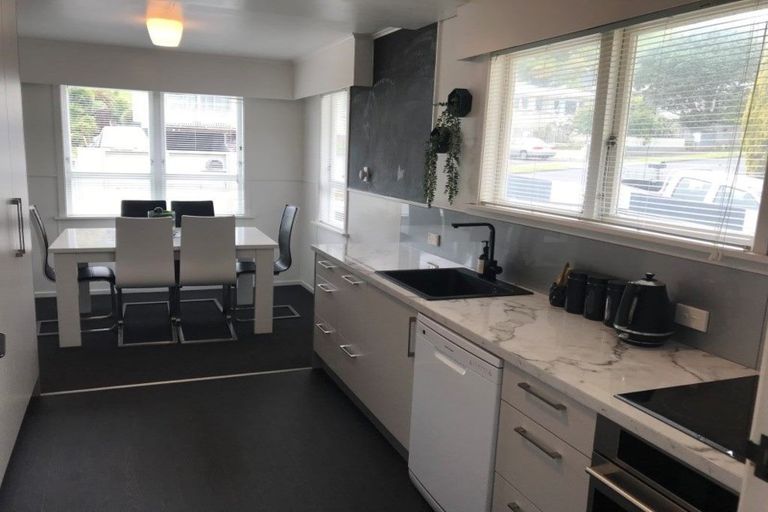 Photo of property in 52 Oranga Street, Westown, New Plymouth, 4310