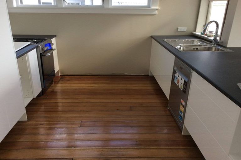 Photo of property in 16 Sunset Parade, Plimmerton, Porirua, 5026