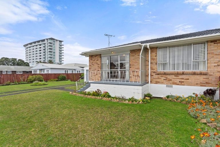 Photo of property in 3/26 Moana Avenue, Orewa, 0931