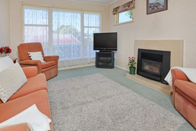 Photo of property in 3 Tracey Terrace, Te Atatu South, Auckland, 0602