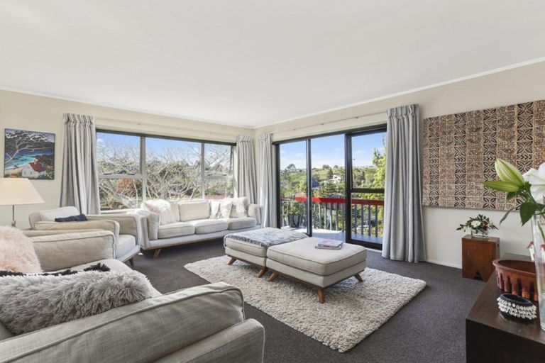 Photo of property in 8 Valdese Rise, Browns Bay, Auckland, 0630