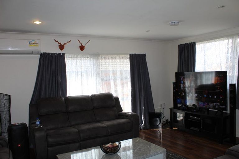 Photo of property in 12 George Arthur Place, Pukekohe, 2120