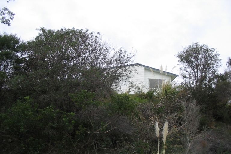 Photo of property in 15 Powells Road, Cable Bay, 0420