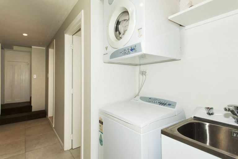 Photo of property in 39 Lyons Avenue, Murrays Bay, Auckland, 0630