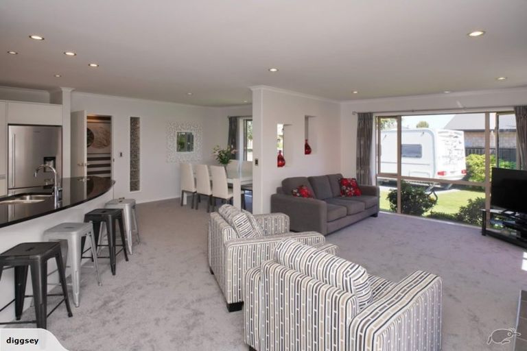 Photo of property in 10 Tawa Place, Parklands, Christchurch, 8083