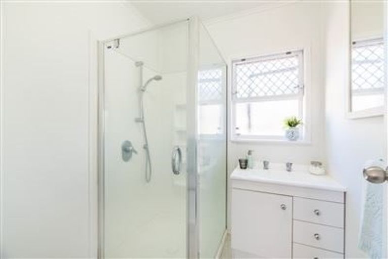 Photo of property in 2/7 Napoleon Avenue, Milford, Auckland, 0620