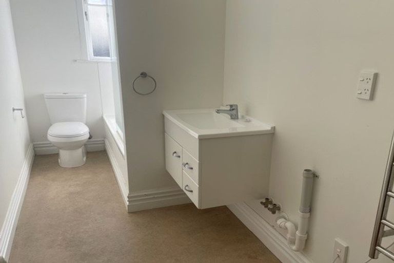 Photo of property in 21 Cambridge Terrace, Devonport, Auckland, 0624