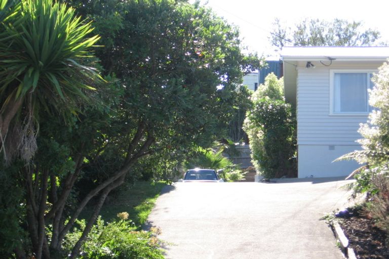 Photo of property in 2/31 Kiteroa Terrace, Rothesay Bay, Auckland, 0630