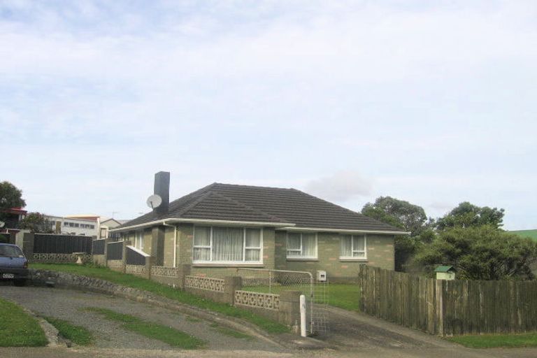 Photo of property in 2 Holly Grove, Maungaraki, Lower Hutt, 5010