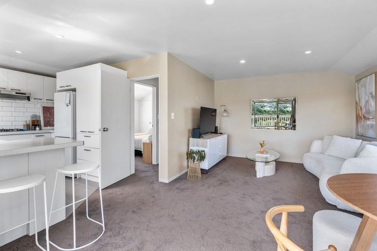 Photo of property in 49a Onewa Road, Northcote, Auckland, 0627