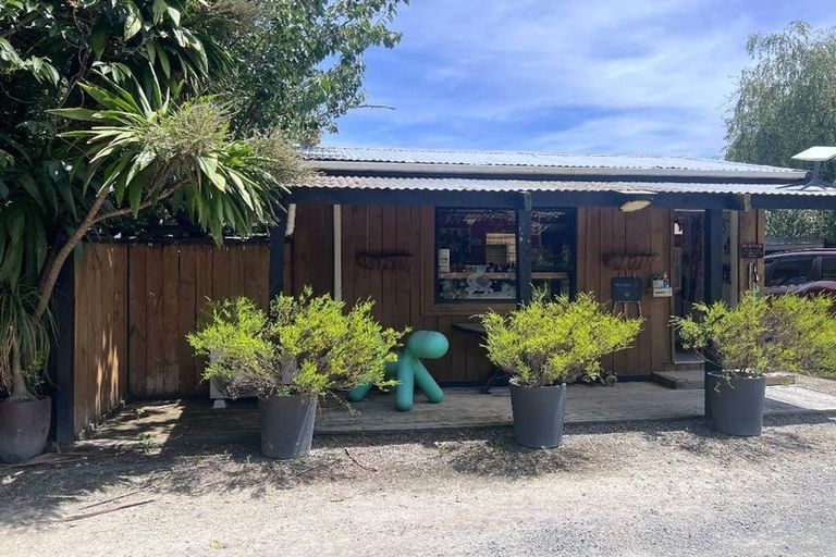 Photo of property in 140 Mako Mako Road, Levin, 5510