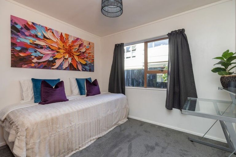 Photo of property in 30a Kakariki Grove, Waikanae, 5036