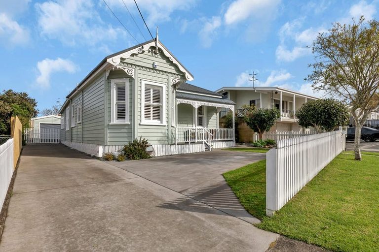 Photo of property in 2 Drummond Street, Regent, Whangarei, 0112
