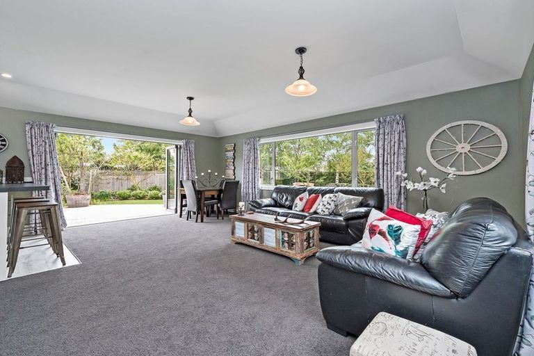 Photo of property in 8 Cross Street, Coalgate, 7673