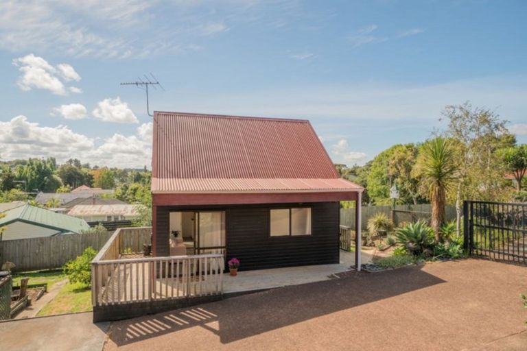 Photo of property in 4/76 Kaurilands Road, Titirangi, Auckland, 0604