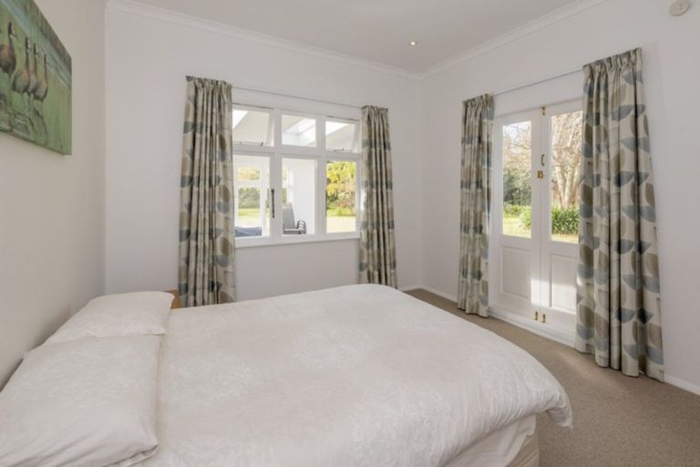 Photo of property in 72 Avenue North Road, Levin, 5510