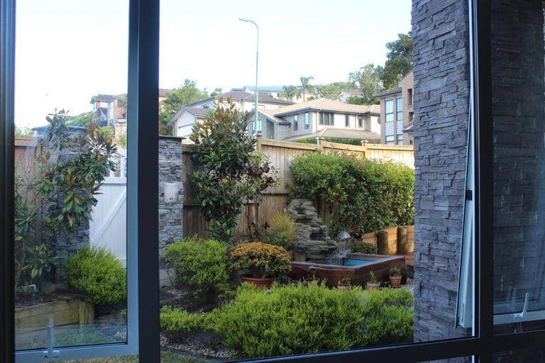 Photo of property in 9 Keating Rise, Northcross, Auckland, 0632