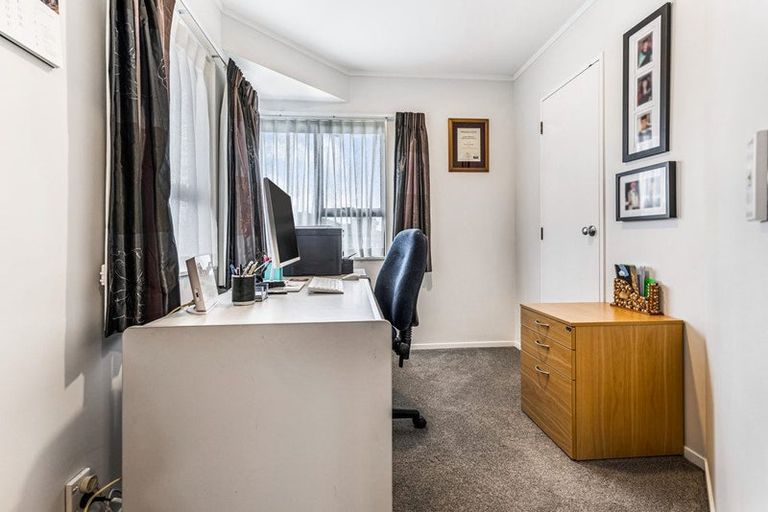 Photo of property in 25 Suncrest Drive, West Harbour, Auckland, 0618