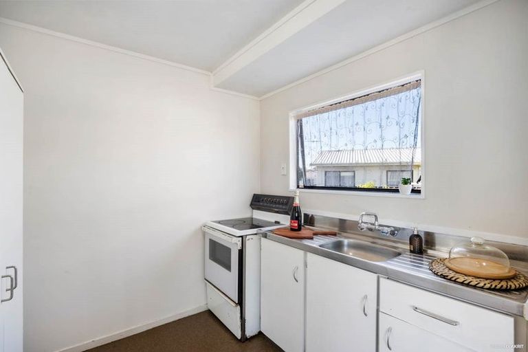 Photo of property in 2/5 Volta Place, Clendon Park, Auckland, 2103