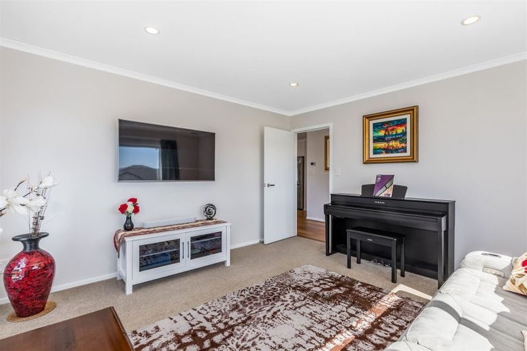 Photo of property in 17 Waitaria Terrace, Aotea, Porirua, 5024