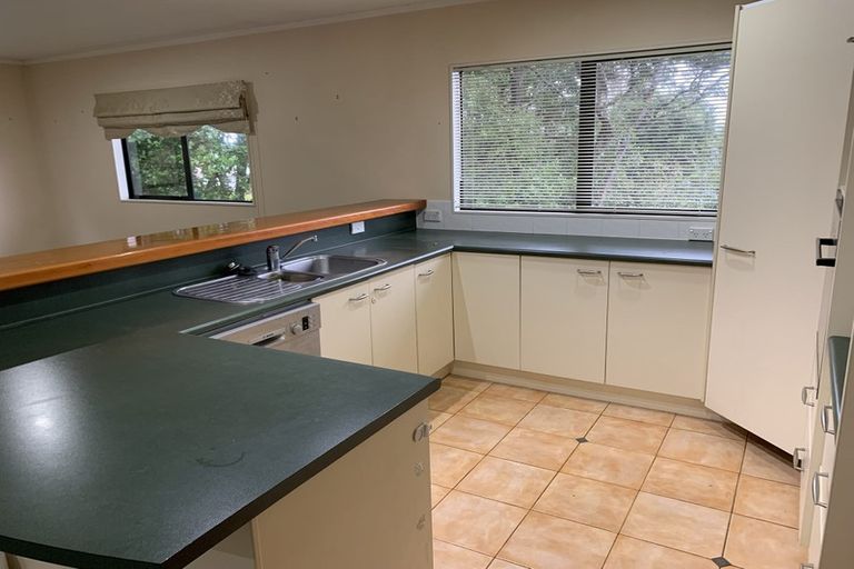 Photo of property in 1/31 Roberts Road, Glenfield, Auckland, 0629