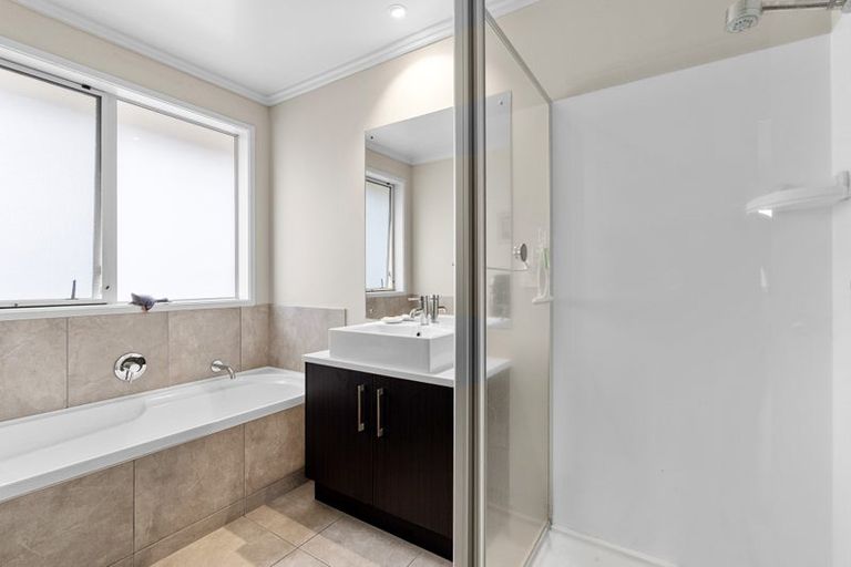 Photo of property in 96 Farringdon Avenue, Rototuna North, Hamilton, 3210